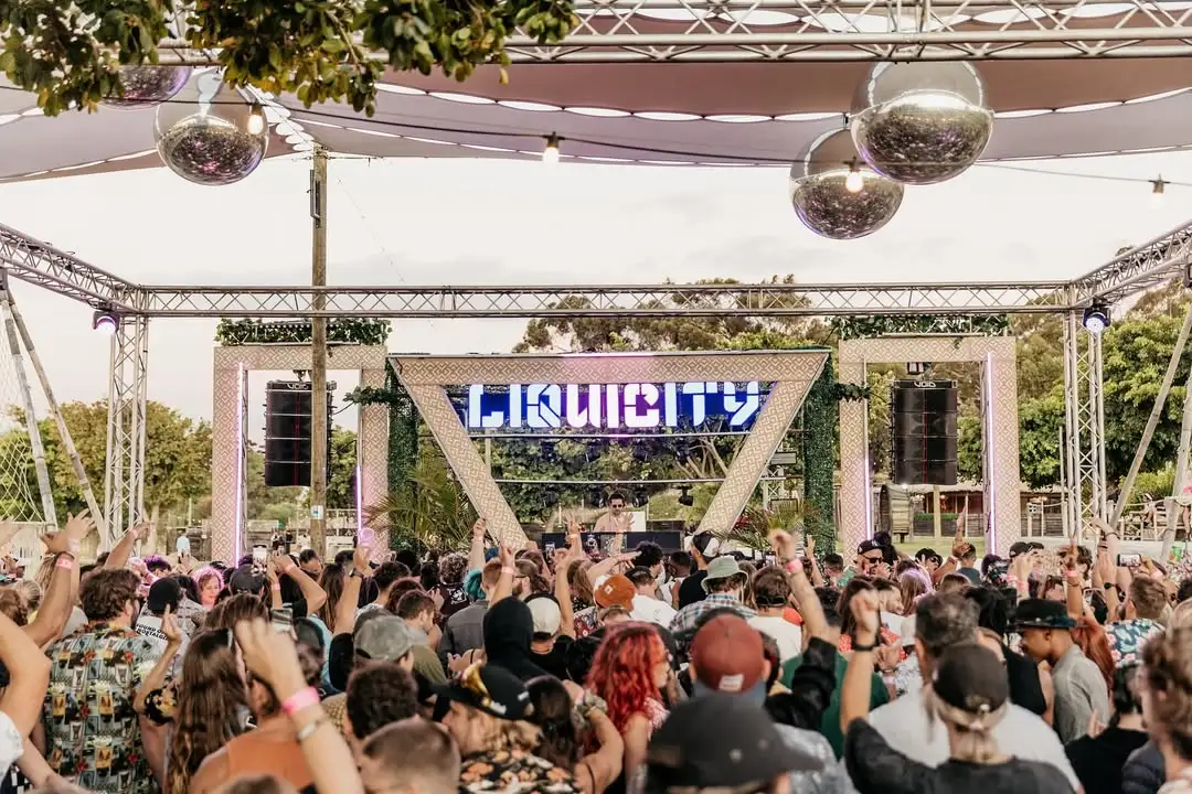 Liquicity Crowd Header